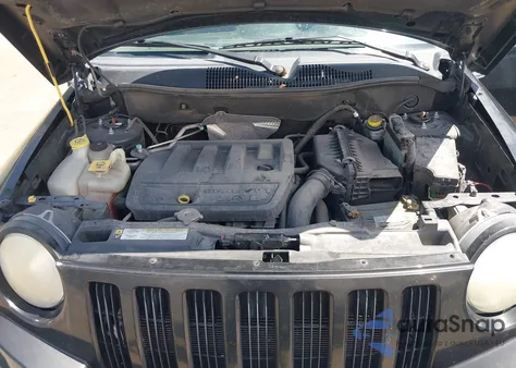 2010 Jeep Compass Sport из США, поврежденный, VIN 1J4NF1FB8AD656938